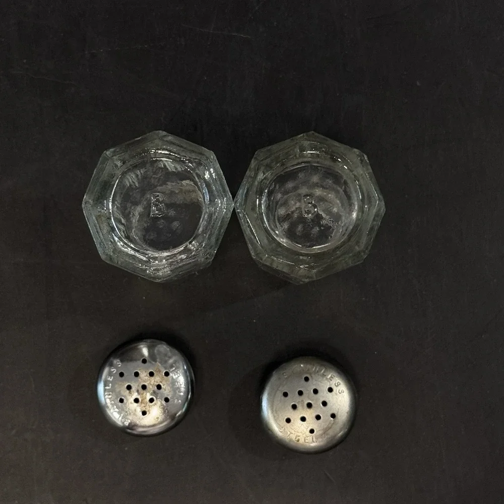 Clear Glass Salt & Pepper Shaker Set‎ w Stainless Steel Lids Marked Canada